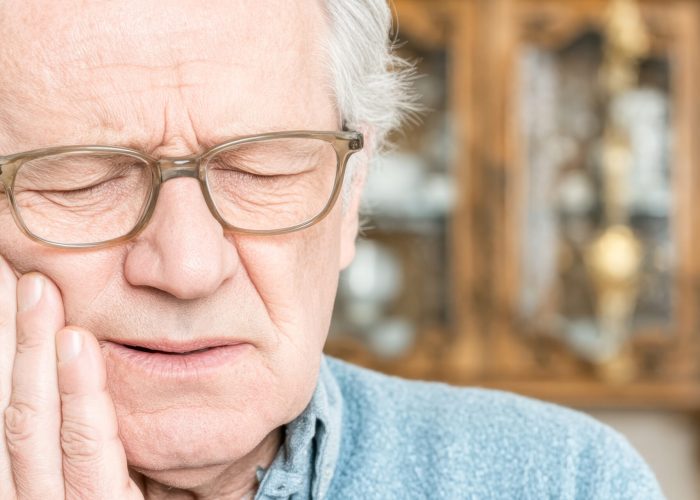 Can Difficulty In Chewing Be an Early Sign You Need Dentures?